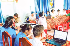 Mô hình Trung tâm Phục vụ hành chính công lưu động của Ủy ban nhân dân phường Đô Vinh (tỉnh Khánh Hòa) đã thật sự đưa chính quyền đến gần dân hơn.
