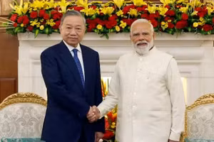 Tổng Bí thư, Chủ tịch nước Tô Lâm và Thủ tướng Ấn Độ Narendra Modi gặp hẹp, tại Phủ Thủ tướng ở thủ đô New Delhi, Ấn Độ, ngày 6/5/2026. (Ảnh: TTXVN)