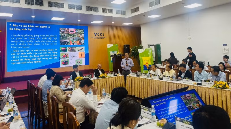 Quang cảnh diễn đàn.