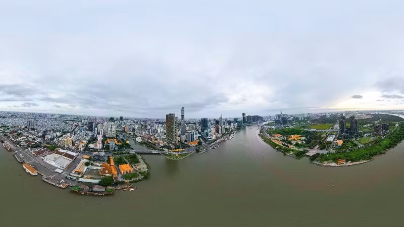 Thành phố Hồ Chí Minh nhìn từ hướng sông. (Ảnh: Thế Anh)