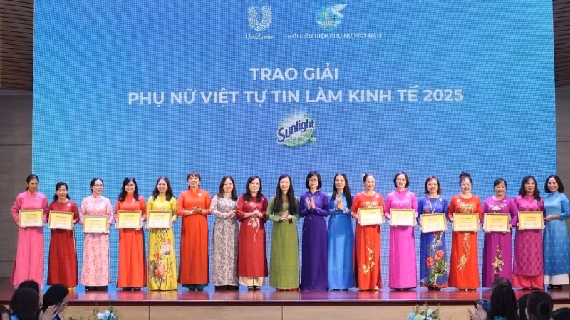 Tôn vinh các dự án đoạt Giải thưởng “Phụ nữ Việt tự tin làm kinh tế” năm 2025.