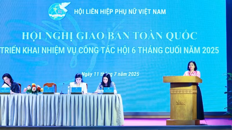 Chủ tịch Hội Liên hiệp Phụ nữ Việt Nam Nguyễn Thị Tuyết phát biểu tại hội nghị.
