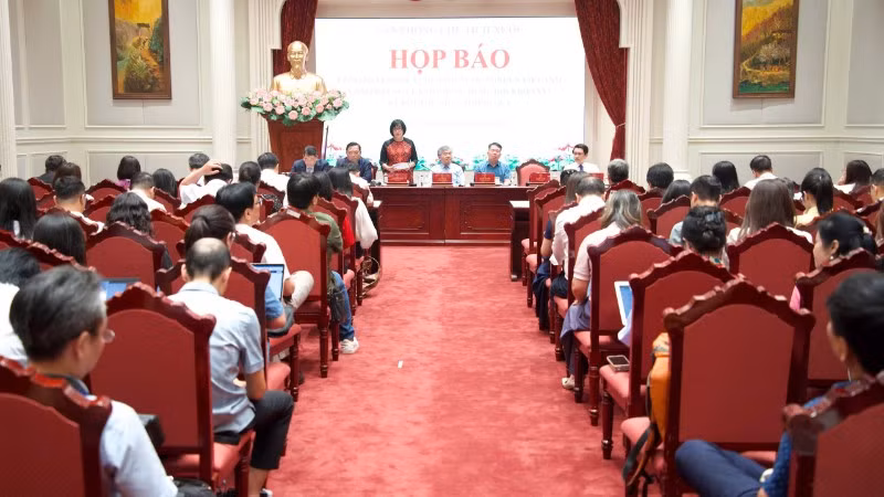 Toàn cảnh buổi họp báo.