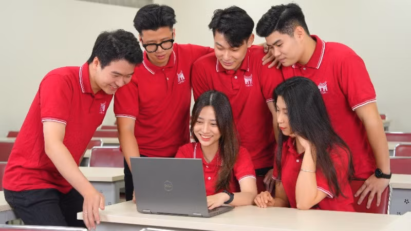 Sinh viên Trường Quản trị và Kinh doanh-Đại học Quốc gia Hà Nội.
