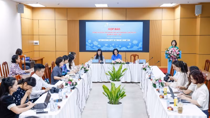 Toàn cảnh buổi họp báo. 