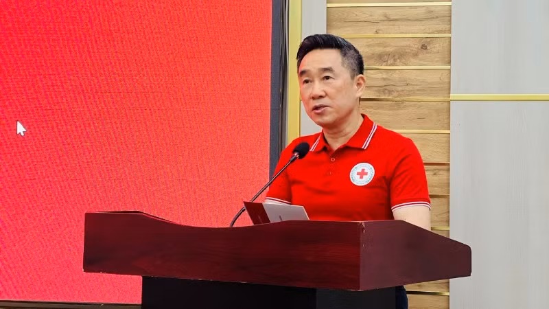 Phó Chủ tịch, Tổng Thư ký Trung ương Hội Chữ thập đỏ Việt Nam Nguyễn Hải Anh phát biểu tại buổi họp báo.