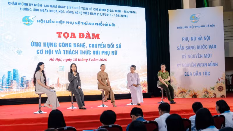 Tọa đàm “Ứng dụng công nghệ, chuyển đổi số - Cơ hội và thách thức đối với phụ nữ”.