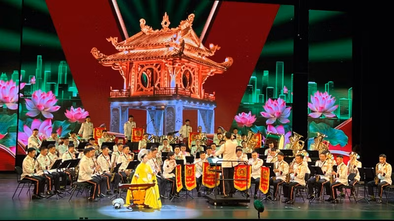 Tiết mục biểu diễn của Đoàn nhạc Công an nhân dân Việt Nam. 
