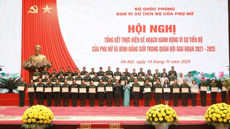 Biểu dương các tập thể đạt thành tích xuất sắc trong công tác Vì sự tiến bộ của phụ nữ và bình đẳng giới giai đoạn 2021-2025.