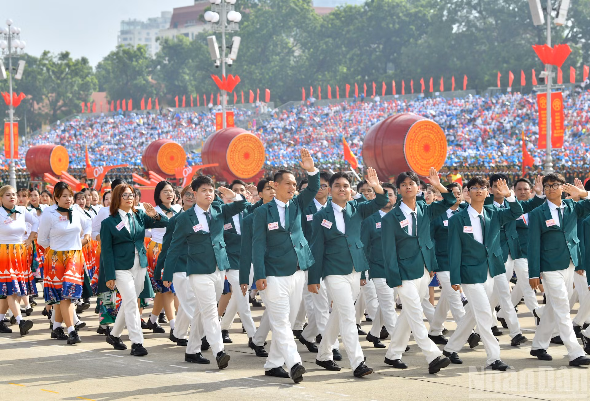 ndo_br_dieu-hanh-21-nguoi-vietnam-o-nuoc-ngoai.jpg