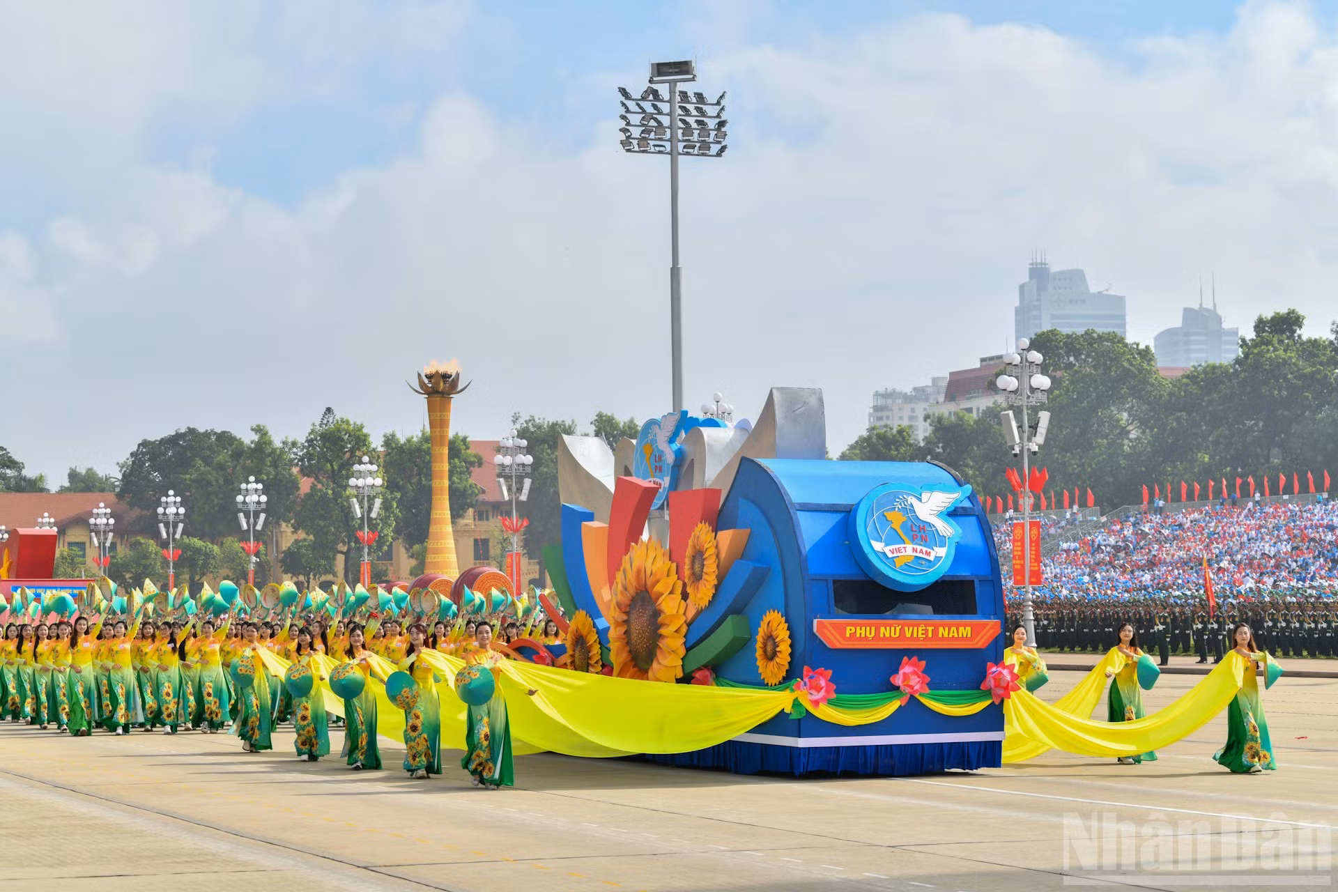 ndo_br_dieu-hanh-18-khoi-phu-nu-vietnam.jpg