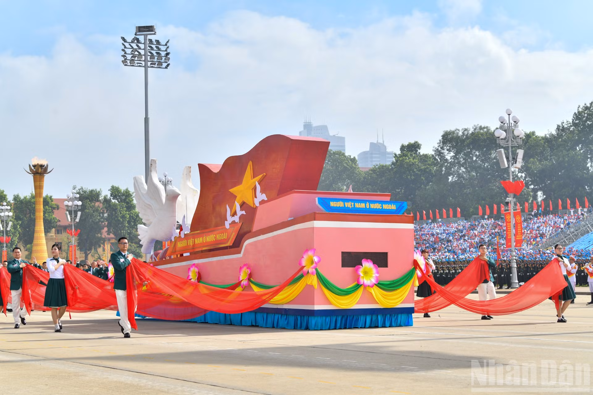 ndo_br_dieu-hanh-20-nguoi-vietnam-o-nuoc-ngoai.jpg