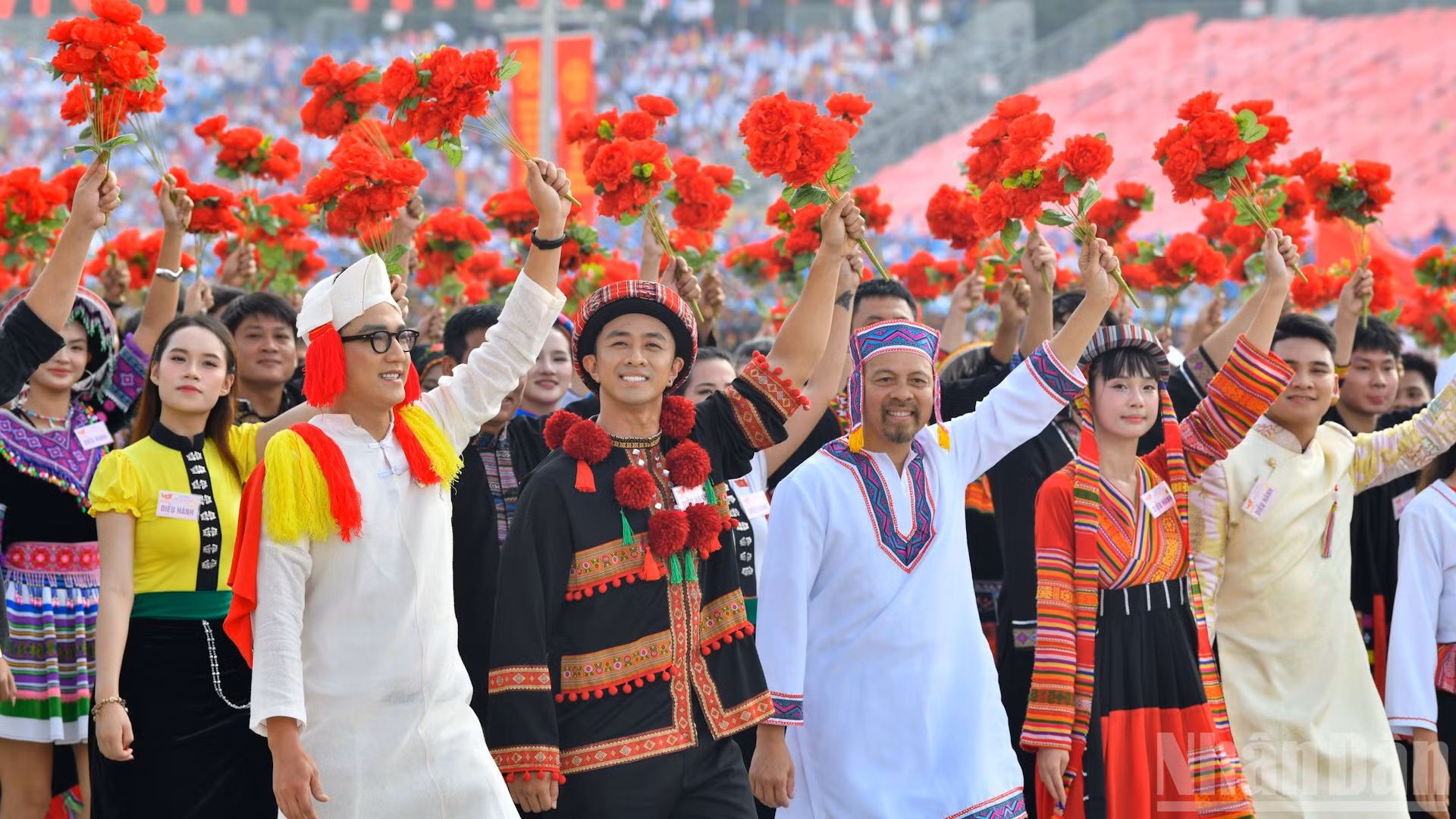 ndo_br_dieu-hanh-a80-khoi-54-dan-toc.jpg