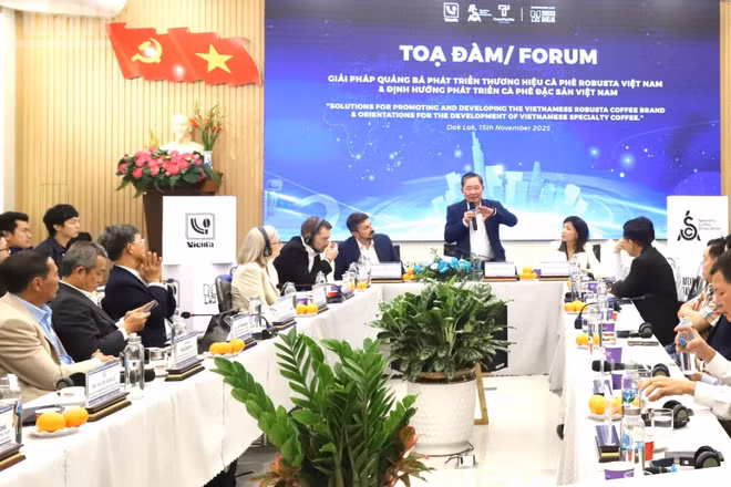 Quang cảnh buổi tọa đàm.