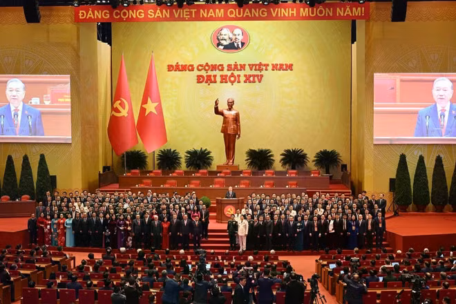 Ban Chấp hành Trung ương khóa XIV ra mắt Đại hội. (Ảnh: DUY LINH)