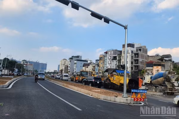 Sau nhiều năm chậm tiến độ do vướng mắc trong công tác giải phóng mặt bằng, dự án đường Vành đai 2,5 Hà Nội đang bước vào giai đoạn tăng tốc.