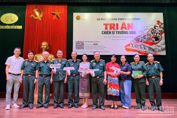 Lễ phát động Chiến dịch "Tri ân chiến sĩ Trường Sơn" năm 2026 tiếp tục khơi dậy đạo lý “Uống nước nhớ nguồn”, huy động các nguồn lực xã hội chăm lo người có công, đồng thời góp phần đưa những người con ưu tú của dân tộc trở về với quê hương.