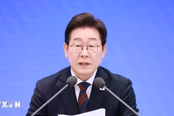 Tổng thống Hàn Quốc Lee Jae Myung phát biểu trong cuộc họp báo. (Ảnh: Yonhap/TTXVN)