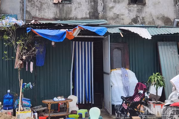 Ngôi nhà siêu mỏng hình thành sau giải phóng mở rộng đường Vành đai 1, đoạn Hoàng Cầu-Voi Phục.