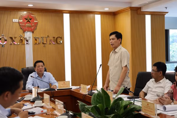 Bộ Xây dựng tổ chức cuộc họp với các bộ, ngành và địa phương liên quan về Báo cáo nghiên cứu tiền khả thi Dự án đầu tư xây dựng đường Vành đai 5-Vùng Thủ đô. (Ảnh: HOÀI LÂM)