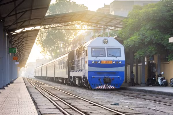 Tàu liên vận MR2 tại ga Gia Lâm (Hà Nội). (Ảnh: VRN)