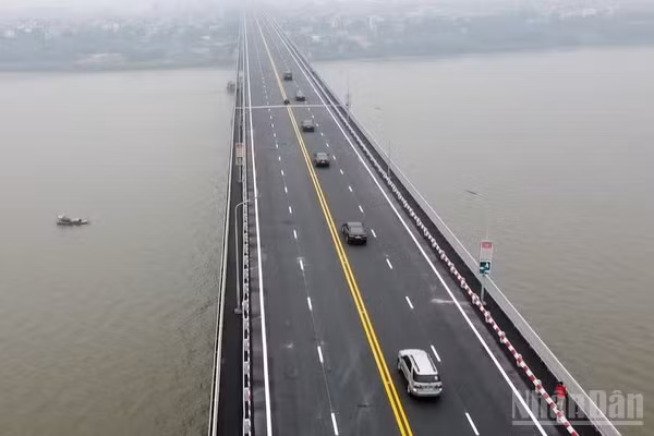 Từ ngày 15/9 đến 10/11/2026, Hà Nội cấm một số loại xe lưu thông qua cầu Thăng Long trong khung giờ từ 5 giờ đến 24 giờ hằng ngày.