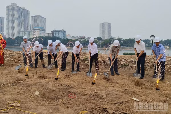 Nghi thức khởi công Dự án xây dựng, cải tạo công viên, vườn hoa trên địa bàn quận Hoàng Mai (cũ) theo phân cấp (giai đoạn 2).