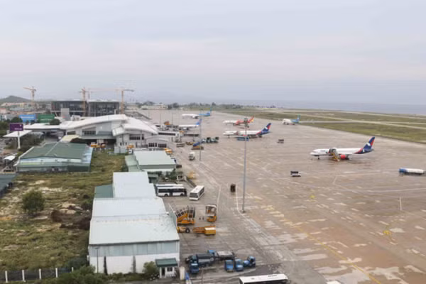 Cảng Hàng không quốc tế Cam Ranh hiện hữu.