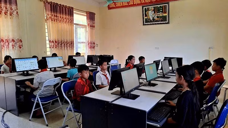 Phòng Tin học tại Trường tiểu học Nguyễn Hữu Thọ, huyện Mường Tè, tỉnh Lai Châu.