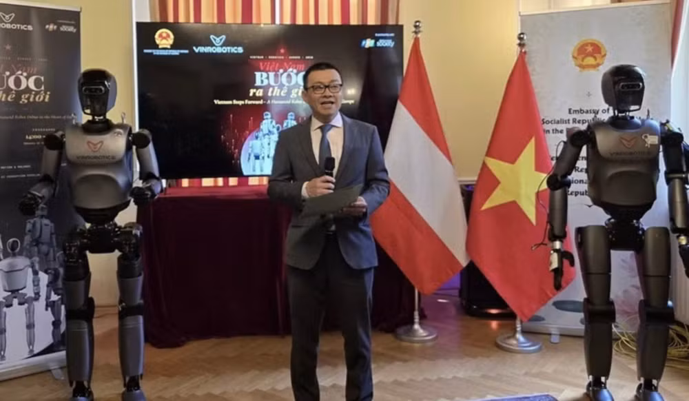 Đại sứ Việt Nam tại Áo Vũ Lê Thái Hoàng phát biểu khai mạc sự kiện.(Ảnh: TTXVN)