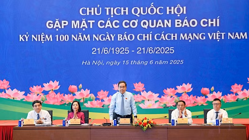 Chủ tịch Quốc hội Trần Thanh Mẫn và các đại biểu chủ trì gặp mặt. (Ảnh: DUY LINH)