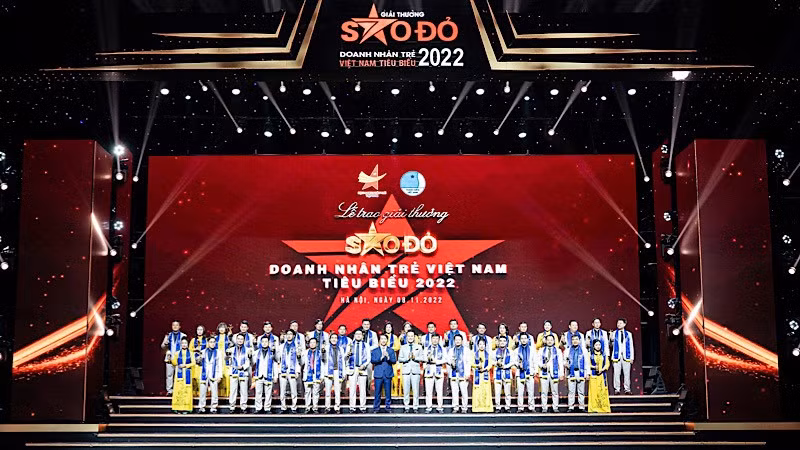 Giải thưởng Sao Đỏ - Doanh nhân trẻ Việt Nam tiêu biểu của Hội Doanh nhân trẻ Việt Nam đã bình chọn và tôn vinh hơn 600 lượt doanh nhân trẻ tiêu biểu.