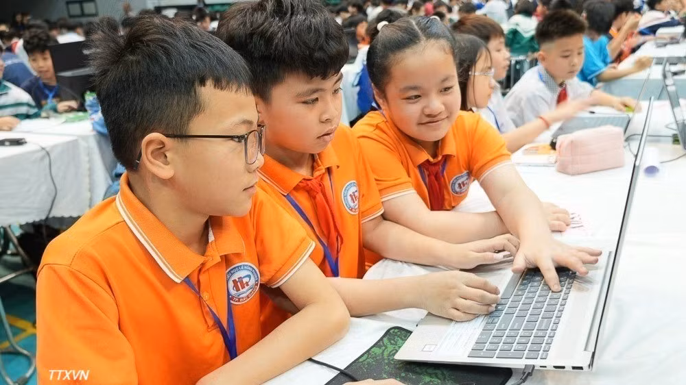 Bảo vệ trẻ em trên không gian mạng là nhiệm vụ cấp bách của mọi quốc gia. (Ảnh minh họa: TTXVN)