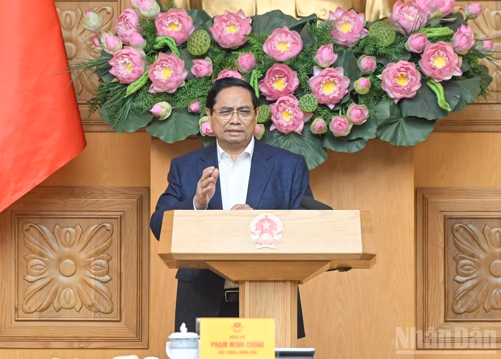 Thủ tướng Chính phủ Phạm Minh Chính chủ trì cuộc họp rà soát, đẩy nhanh tiến độ triển khai "Chiến dịch Quang Trung" thần tốc xây dựng lại, sửa chữa nhà cửa cho người dân vùng bị thiên tai. (Ảnh: Trần Hải)