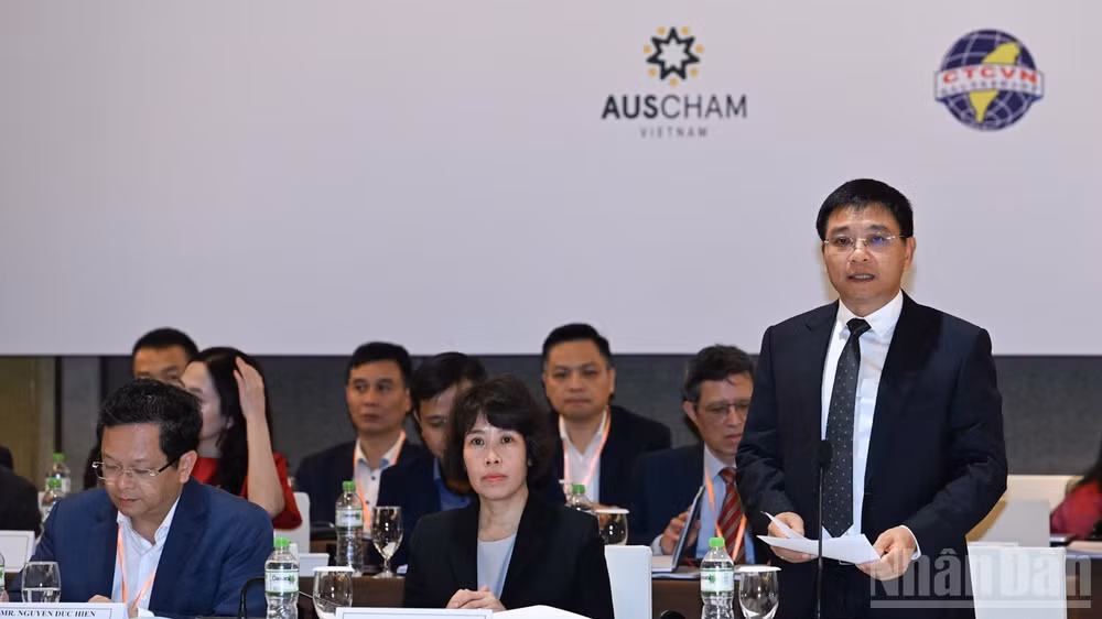 Bộ trưởng Tài chính Nguyễn Văn Thắng phát biểu ý kiến tại diễn đàn. (Ảnh: TRẦN HẢI)