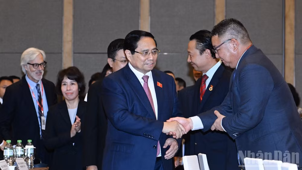 Thủ tướng Phạm Minh Chính với các đại biểu tham dự Diễn đàn Doanh nghiệp Việt Nam thường niên. (Ảnh: TRẦN HẢI)