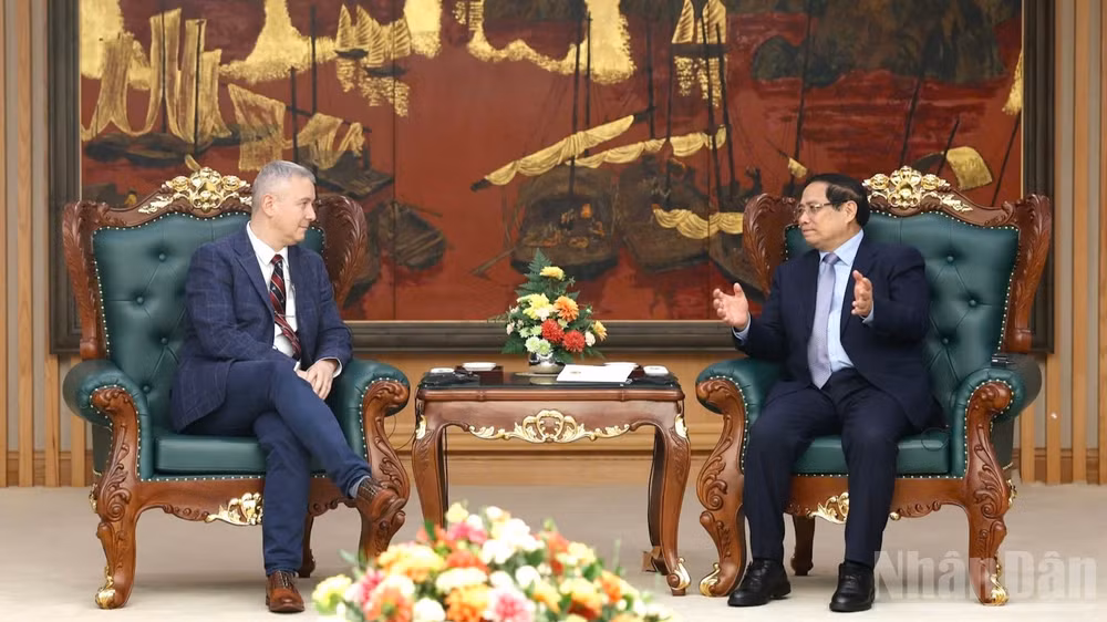 Thủ tướng Chính phủ Phạm Minh Chính tiếp Đại sứ Vương quốc Bỉ tại Việt Nam Karl Van den Bossche. (Ảnh: Trần Hải)