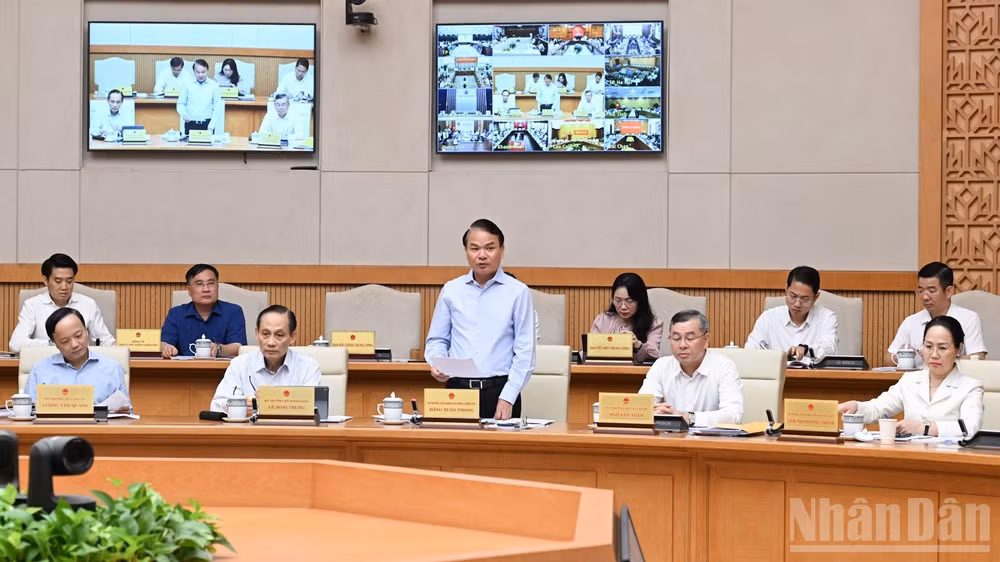 Bộ trưởng, Chủ nhiệm Văn phòng Chính phủ Đặng Xuân Phong phát biểu ý kiến tại Phiên họp. (Ảnh: TRẦN HẢI)