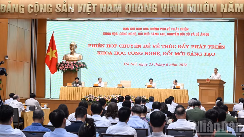 Quang cảnh Phiên họp chuyên đề về thúc đẩy phát triển khoa học, công nghệ, đổi mới sáng tạo. (Ảnh: TRẦN HẢI)