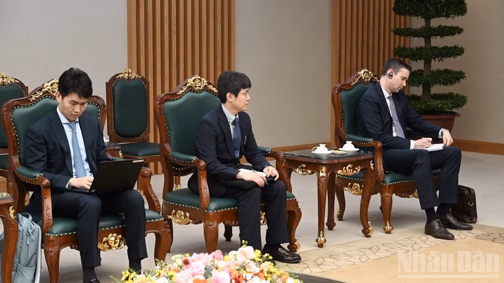Các thành viên đoàn công tác của IMF tham dự buổi tiếp. (Ảnh: TRẦN HẢI)