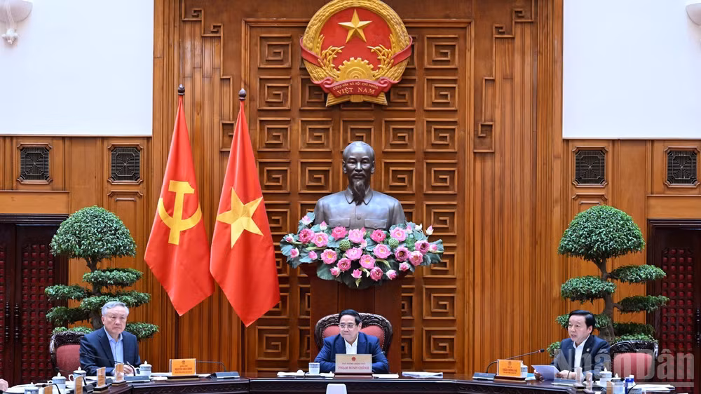 Thủ tướng Phạm Minh Chính chủ trì cuộc họp của Thường trực Chính phủ. (Ảnh: TRẦN HẢI)