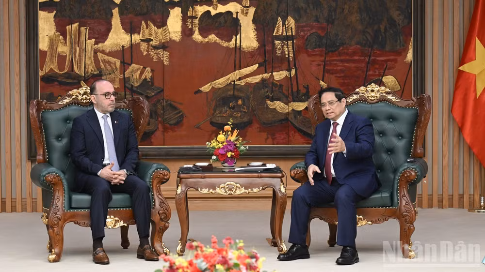 Thủ tướng Chính phủ Phạm Minh Chính tiếp Đại sứ Nhà nước Qatar tại Việt Nam Khalid Ali Abdullah Abel. (Ảnh: TRẦN HẢI)