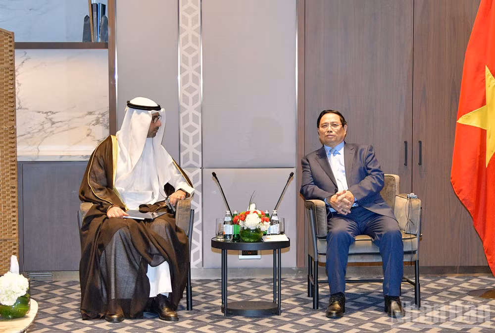 Thủ tướng Phạm Minh Chính tiếp Giám đốc điều hành Tập đoàn dầu khí Quốc gia Kuwait (KPC) Sheikh Nawaf S. Al-Sabah. (Ảnh: THANH GIANG)