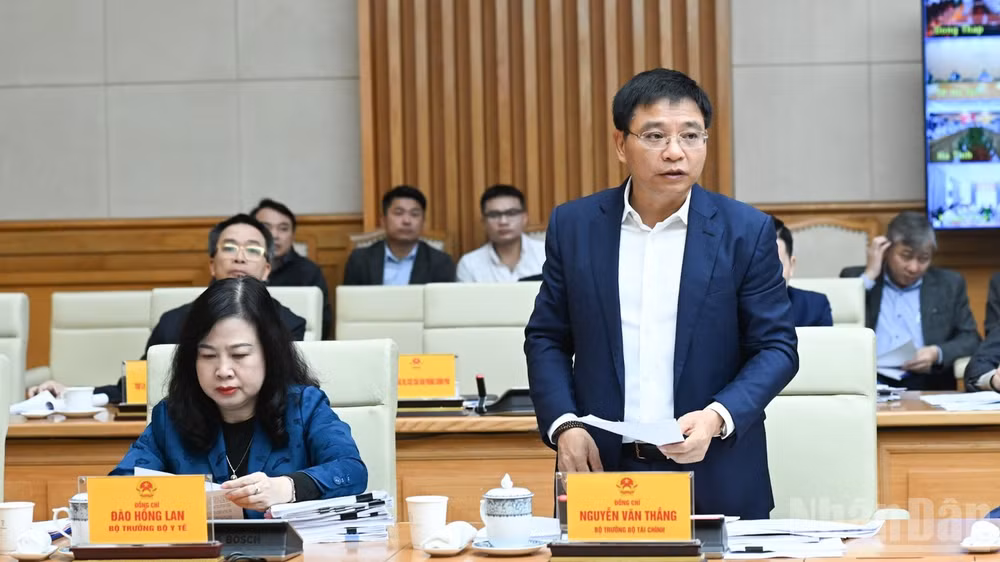 Bộ trưởng Tài chính Nguyễn Văn Thắng phát biểu ý kiến tại hội nghị. (Ảnh: TRẦN HẢI)