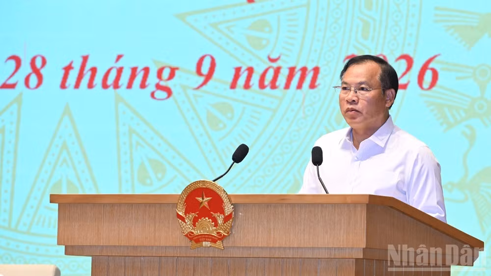 Thứ trưởng Công an Nguyễn Văn Long phát biểu ý kiến tại hội nghị. (Ảnh: TRẦN HẢI)