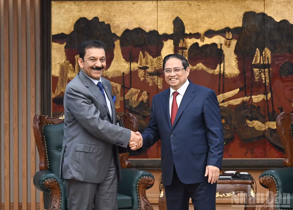 Thủ tướng Chính phủ Phạm Minh Chính và ông Yousef Ashour Al-Sabbagh, Đại sứ Kuwait tại Việt Nam. (Ảnh: Trần Hải)