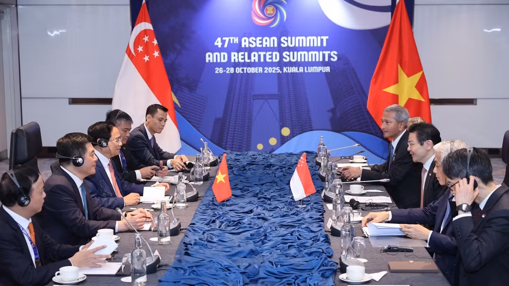 Thủ tướng Chính phủ Phạm Minh Chính đề nghị Singapore hỗ trợ phát triển một số ngành công nghiệp chiến lược như bán dẫn, năng lượng tái tạo, đổi mới sáng tạo và kinh tế số. (Ảnh: VGP/Nhật Bắc)