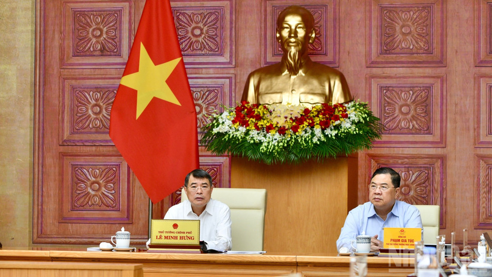 Thủ tướng L&ecirc; Minh Hưng chủ tr&igrave; cuộc họp. (Ảnh: THANH GIANG)