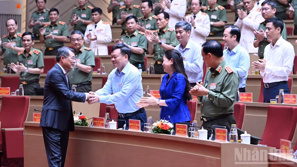 Thủ tướng Chính phủ Lê Minh Hưng với các đại biểu tham dự Hội nghị. (Ảnh: TRẦN HẢI)