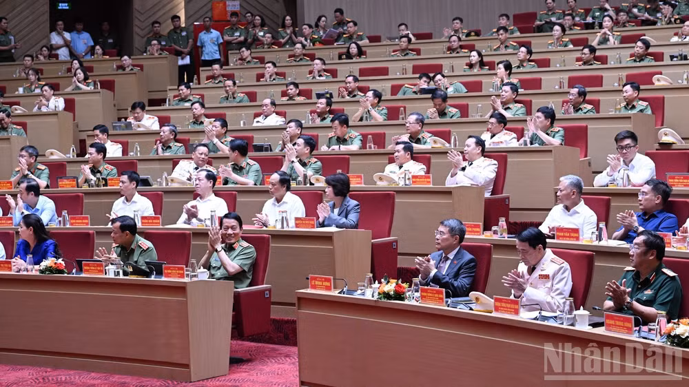 Các đồng chí lãnh đạo, đại biểu tham dự Hội nghị. (Ảnh: TRẦN HẢI)